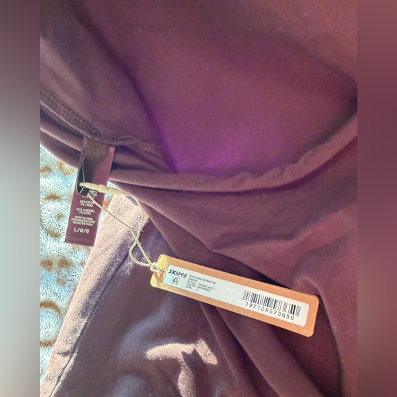 NEW! SKIMS Brown Fitness Wearable Women’s 
Size: L - Picture 8 of 9